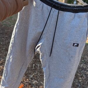 Nike Men's Heather Gray Joggers
